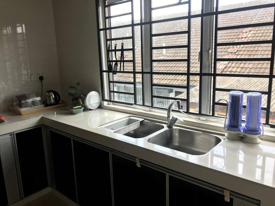 Terrace House Near Stulang Laut Ciq Midvalley Ksl For 7Pax Johor Bahru Exteriör bild