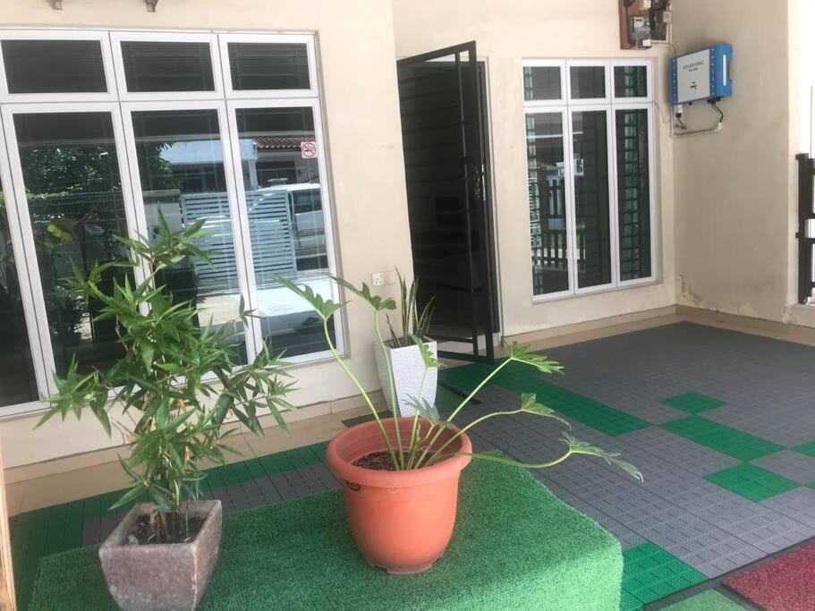 Terrace House Near Stulang Laut Ciq Midvalley Ksl For 7Pax Johor Bahru Exteriör bild