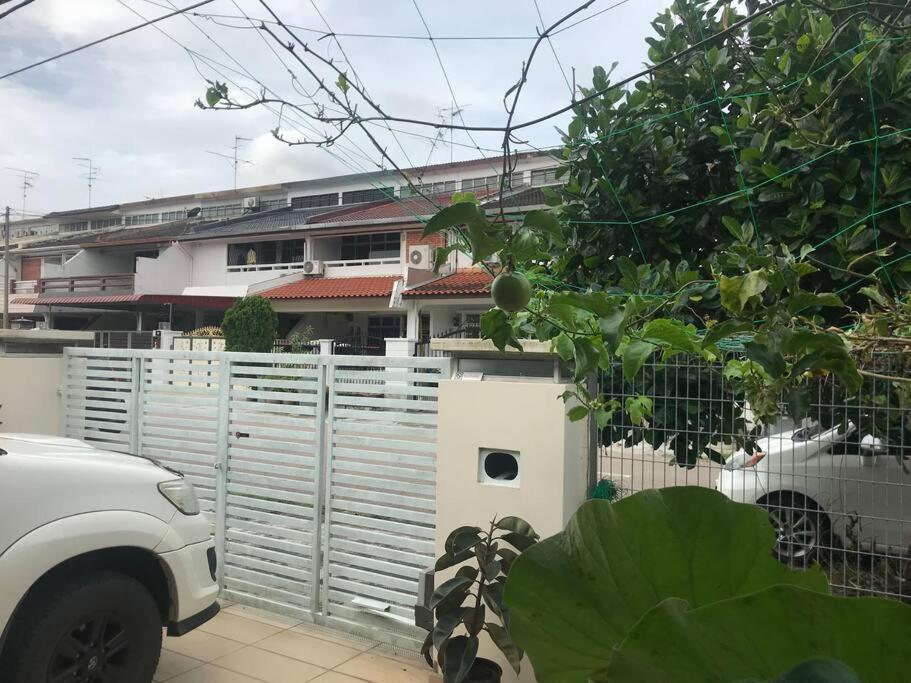 Terrace House Near Stulang Laut Ciq Midvalley Ksl For 7Pax Johor Bahru Exteriör bild