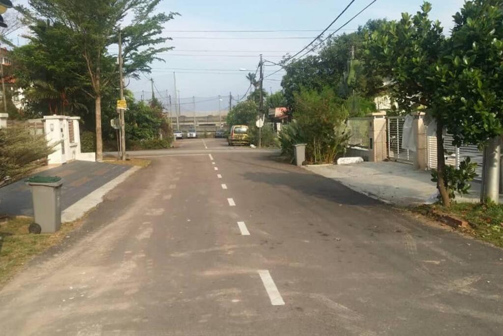 Terrace House Near Stulang Laut Ciq Midvalley Ksl For 7Pax Johor Bahru Exteriör bild