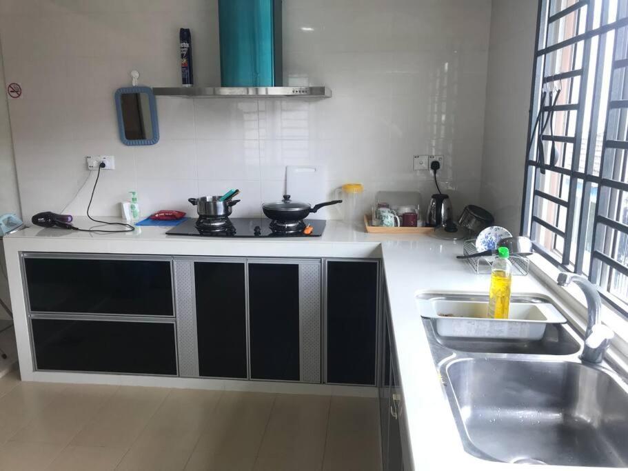 Terrace House Near Stulang Laut Ciq Midvalley Ksl For 7Pax Johor Bahru Exteriör bild