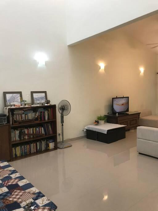 Terrace House Near Stulang Laut Ciq Midvalley Ksl For 7Pax Johor Bahru Exteriör bild