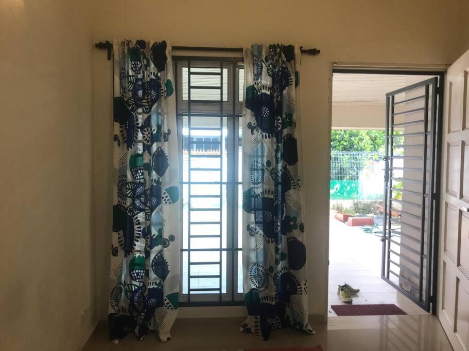 Terrace House Near Stulang Laut Ciq Midvalley Ksl For 7Pax Johor Bahru Exteriör bild
