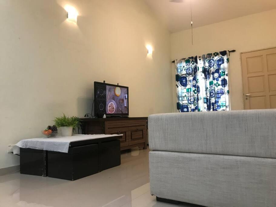 Terrace House Near Stulang Laut Ciq Midvalley Ksl For 7Pax Johor Bahru Exteriör bild