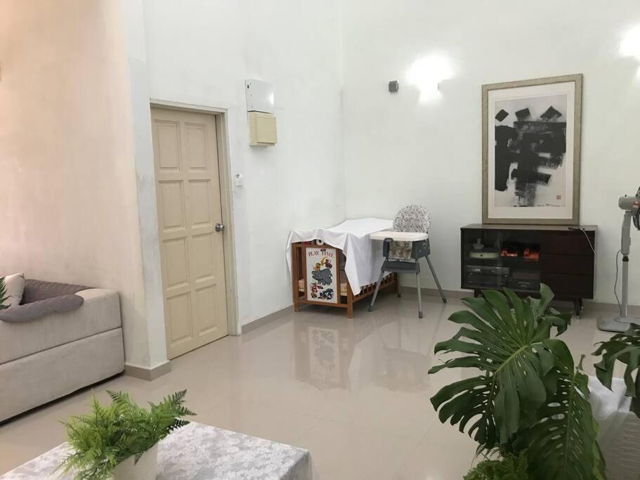 Terrace House Near Stulang Laut Ciq Midvalley Ksl For 7Pax Johor Bahru Exteriör bild