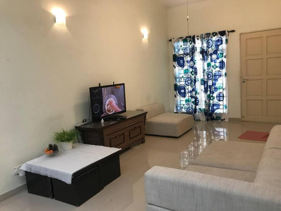 Terrace House Near Stulang Laut Ciq Midvalley Ksl For 7Pax Johor Bahru Exteriör bild